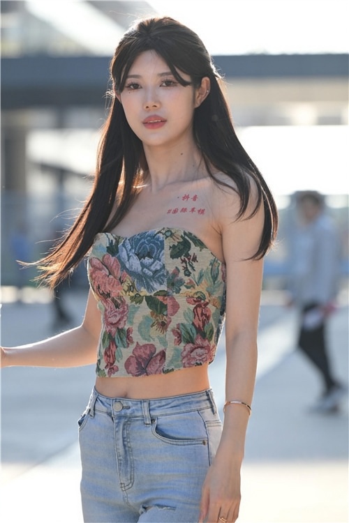 紧身牛仔裤美女(108P)[1.89G/JPG]