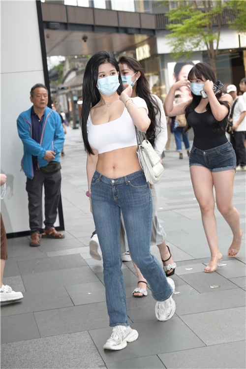 性感的翘屯牛仔美女(77P)[1.6G/JPG]