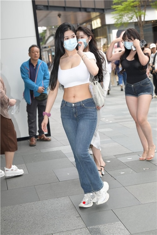 性感的翘屯牛仔美女(77P)[1.6G/JPG]