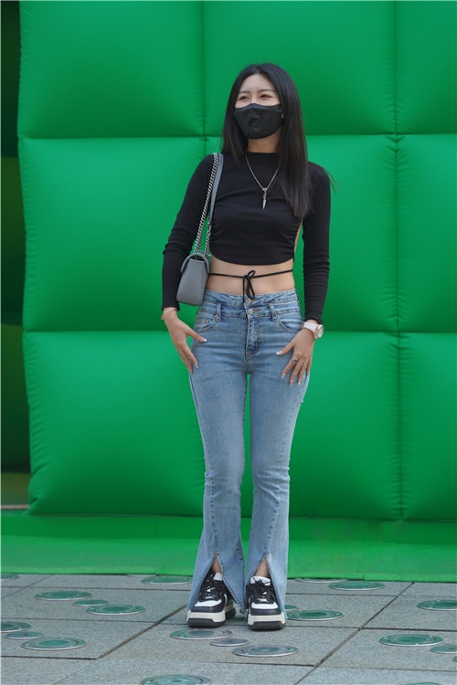 美背牛仔裤小姐姐(213P)[2.59G/JPG]