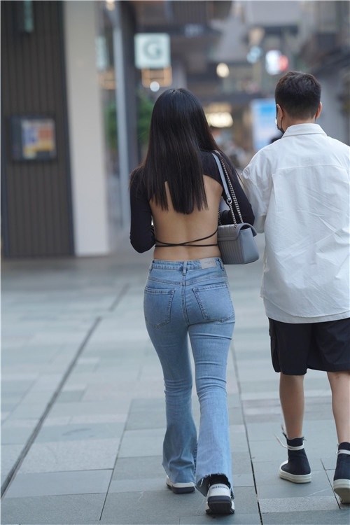 美背牛仔裤小姐姐(213P)[2.59G/JPG]