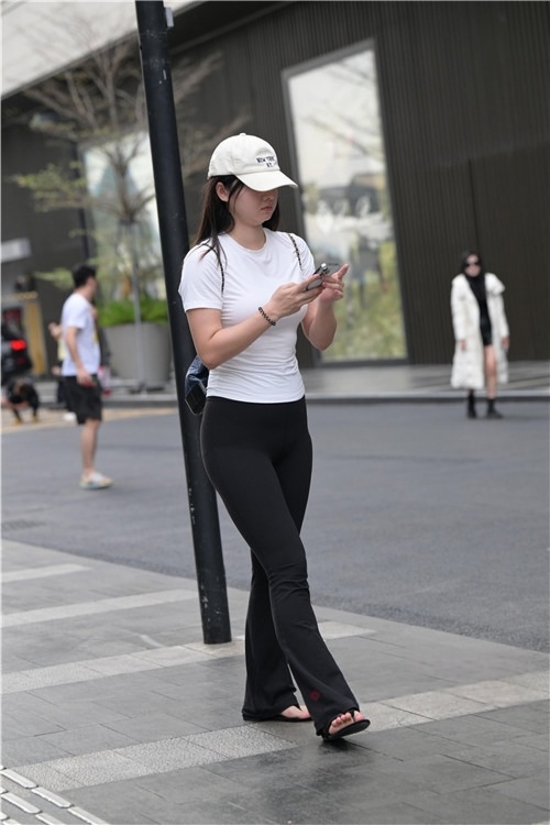 黑色紧身裤MM(53P)[1G/JPG]