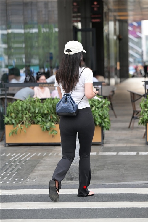 黑色紧身裤MM(53P)[1G/JPG]