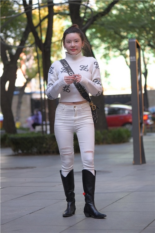 圆润白色紧身裤美女(202P)[4.64G/JPG]