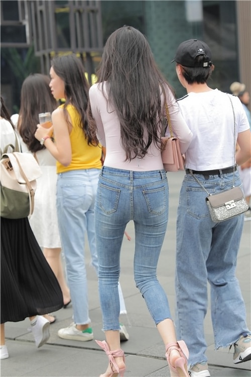 紧身蓝牛MM(42P)[410M/JPG]