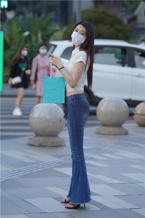 蓝色紧身牛仔裤美女(207P)[2.59G/JPG]