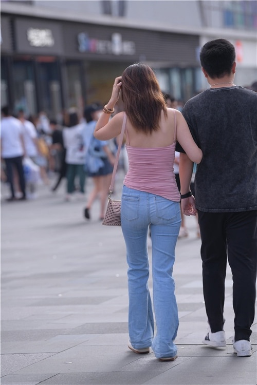 性感的低X牛仔美女(80P)[1.67G/JPG]