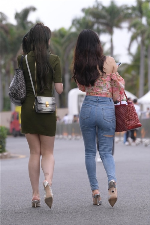 蓝色牛仔裤美女(102P)[2.31G/JPG]