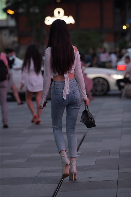 牛仔裤小姐姐(93P)[2.03G/JPG]