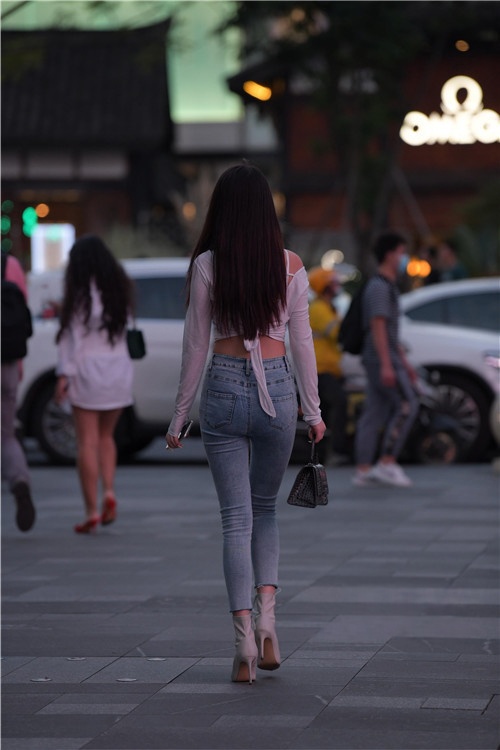 牛仔裤小姐姐(93P)[2.03G/JPG]