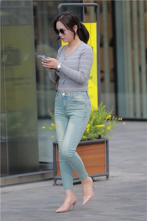 牛仔紧身裤美女(166P)[1.56G/JPG]