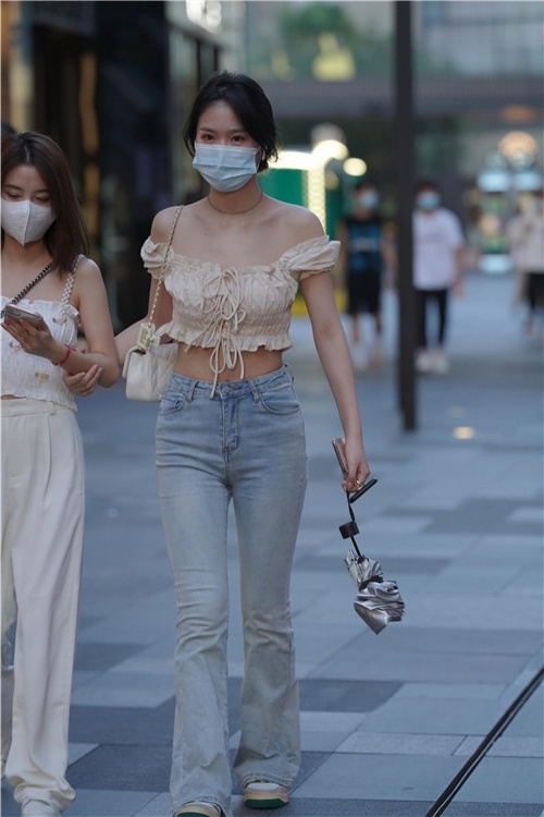 紧身牛仔裤美女(85P)[1.3G/JPG]