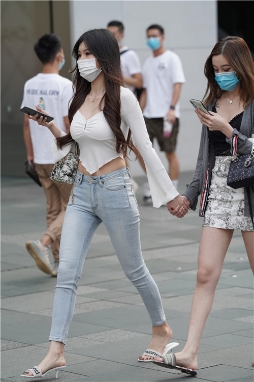 紧致牛仔裤美女(116P)[1.29G/JPG]