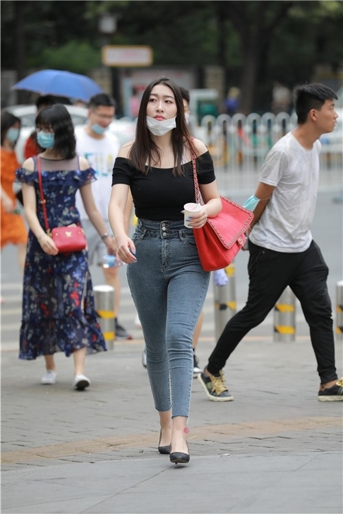 丰屯紧牛美女【套图+视频】