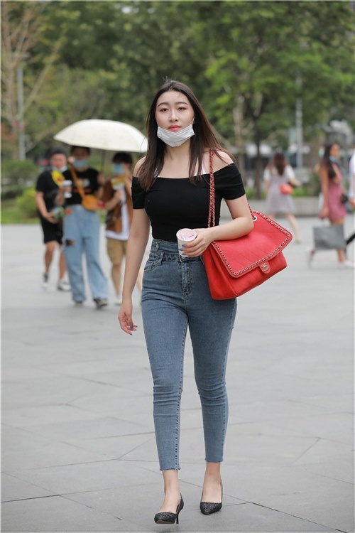 丰屯紧牛美女【套图+视频】