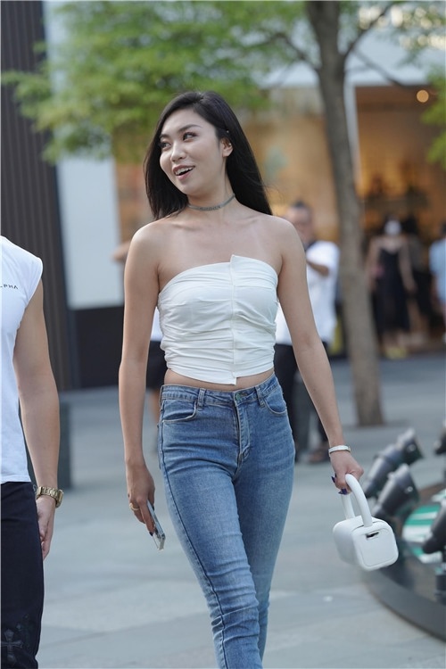 蓝色牛仔裤美女(87P)[1.26G/JPG]