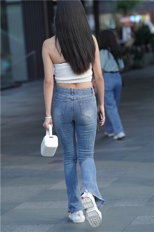 蓝色牛仔裤美女(87P)[1.26G/JPG]