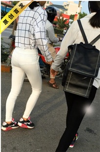 紧身白裤美眉[MP4/355MB]