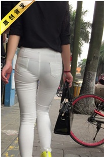 紧身白裤小小内，小妹太诱人了！[MP4/655MB]