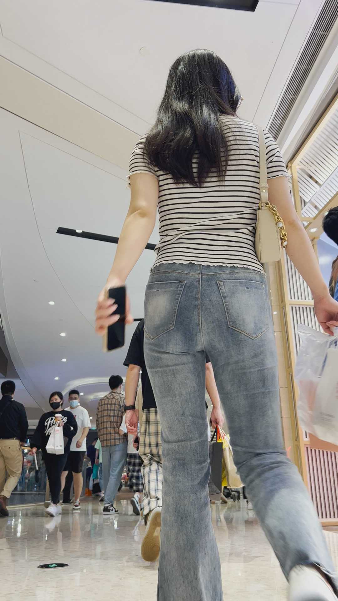 灰牛仔紧臀小姐姐（积分145）