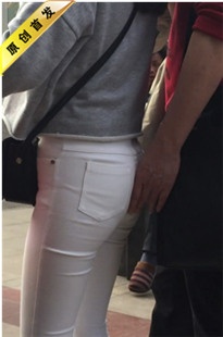 清秀的美眉遭遇大叔咸湿手[MP4/1GB]