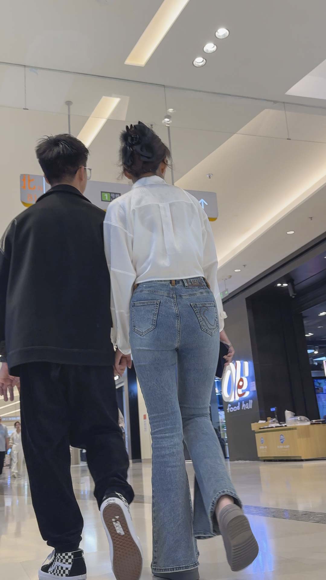 牛仔裤性感翘臀若隐若现（积分142）