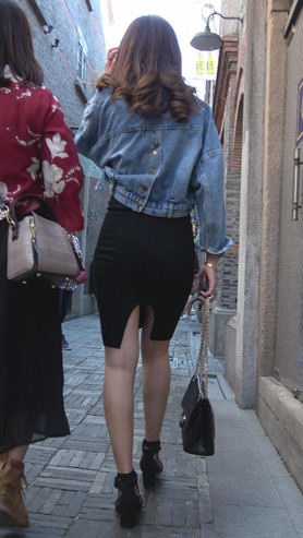 街拍黑色开叉包臀裙小姐姐[1.26G/MP4]