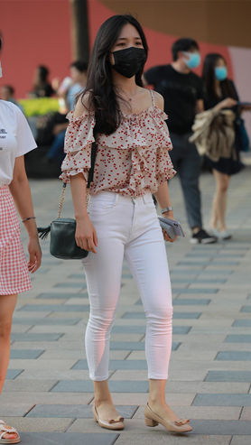 白裤紧身美女(169P)[2.02G/JPG]