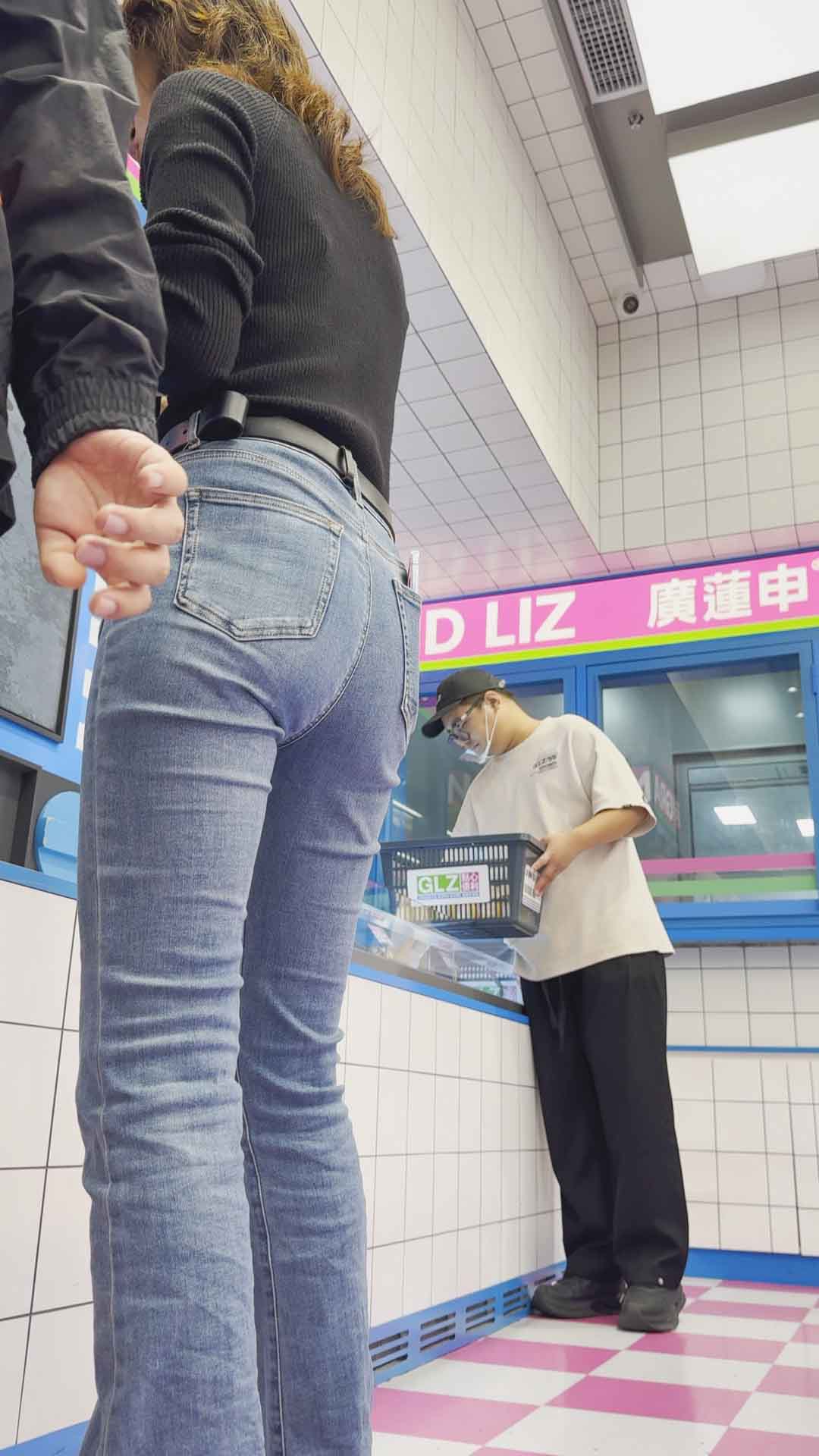 细腰长发翘臀美女（积分175）