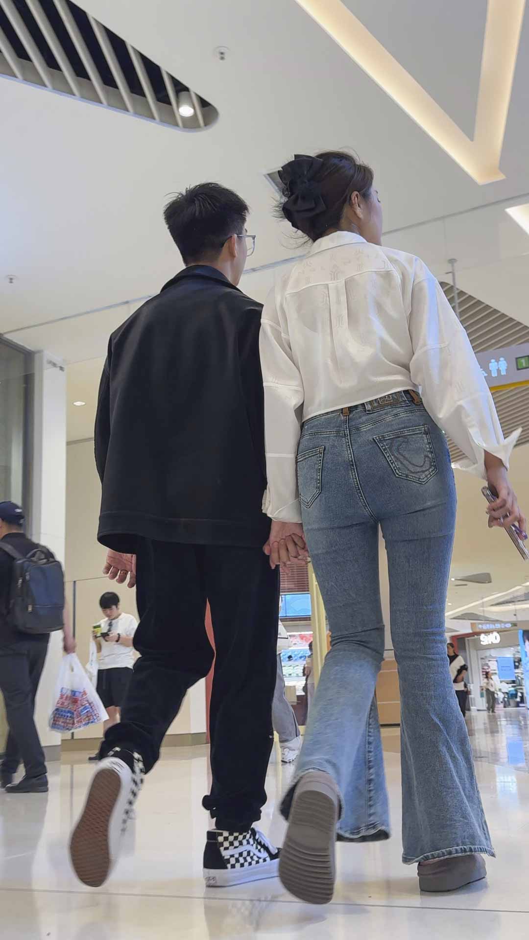 牛仔裤性感翘臀若隐若现（积分142）