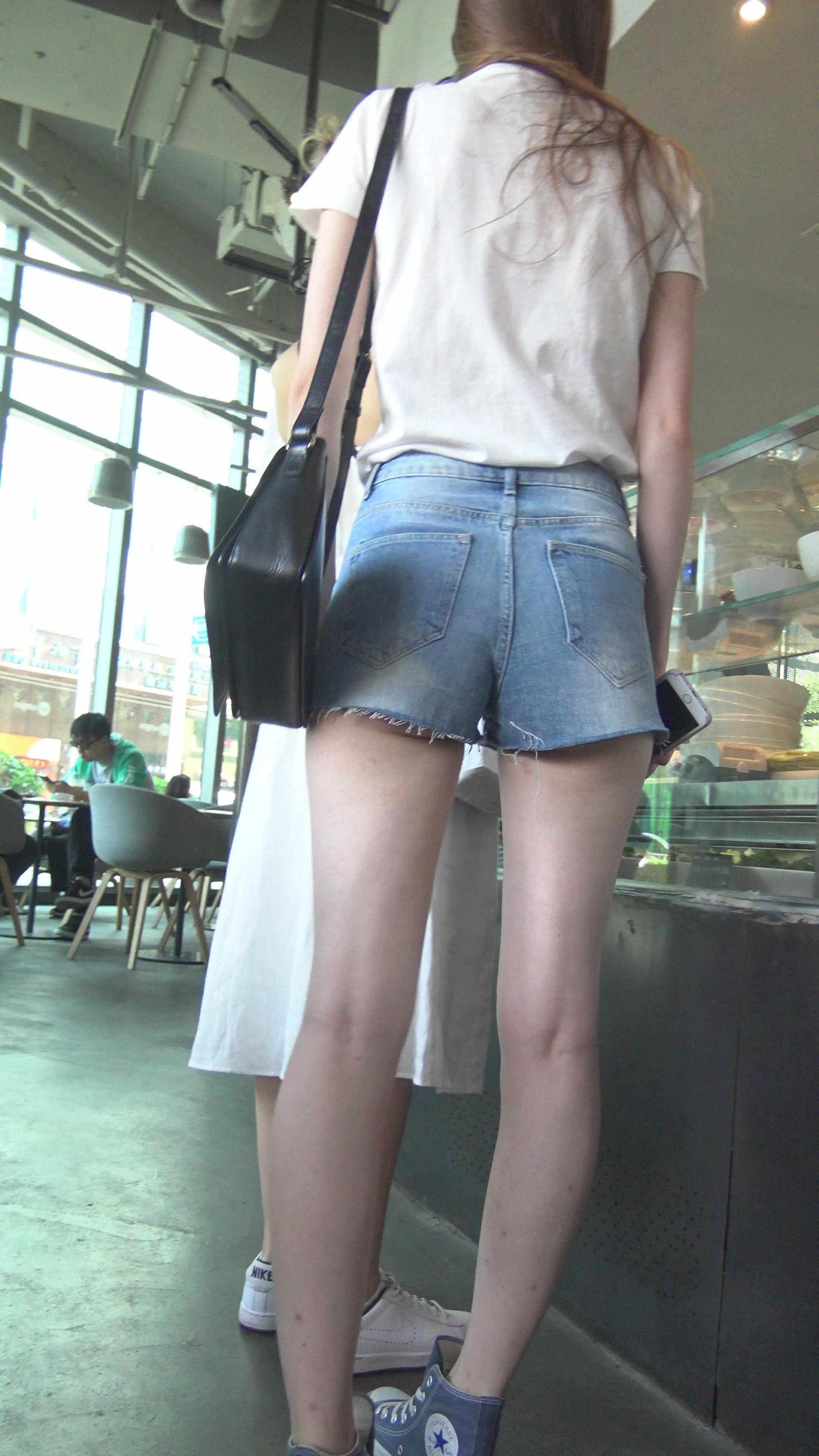 极品超短牛仔热裤美腿洋妞