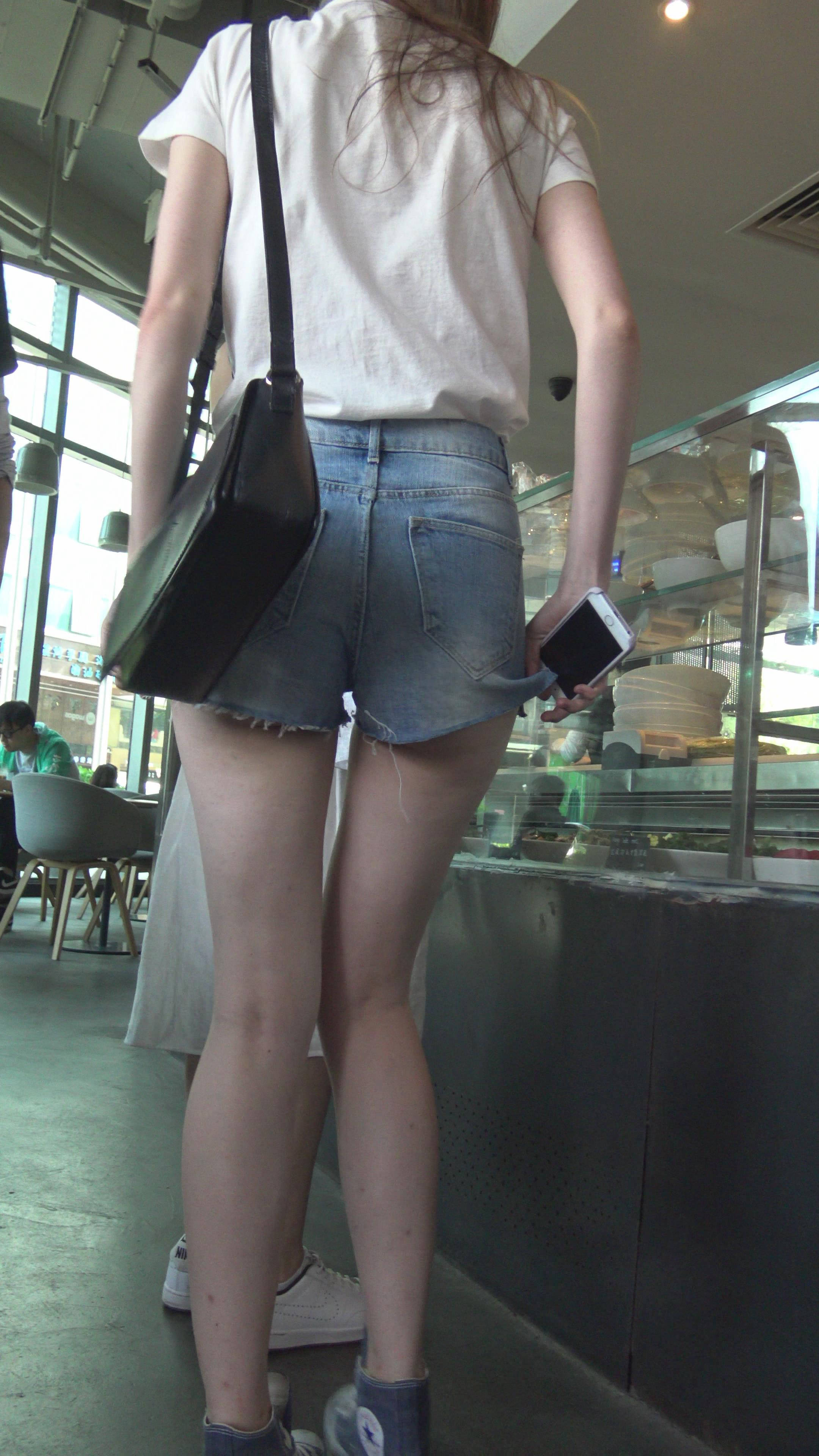 极品超短牛仔热裤美腿洋妞