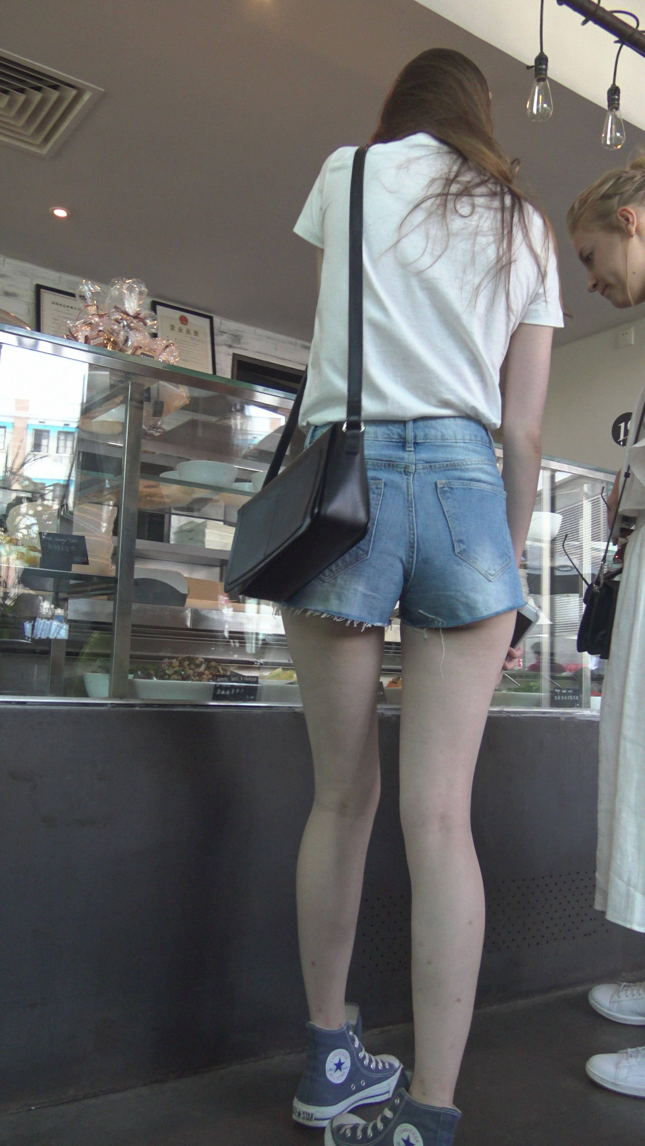 极品超短牛仔热裤美腿洋妞