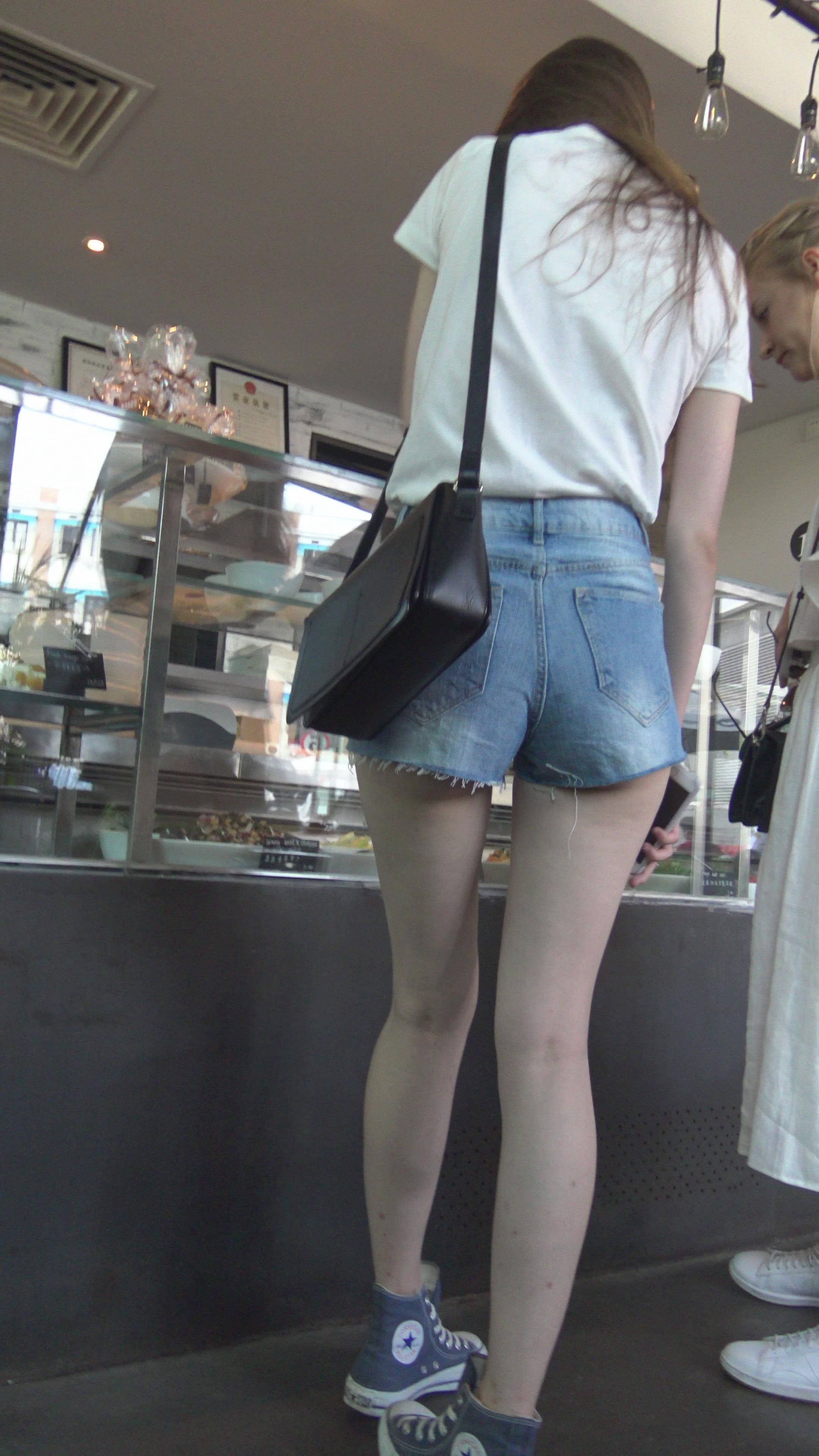 极品超短牛仔热裤美腿洋妞