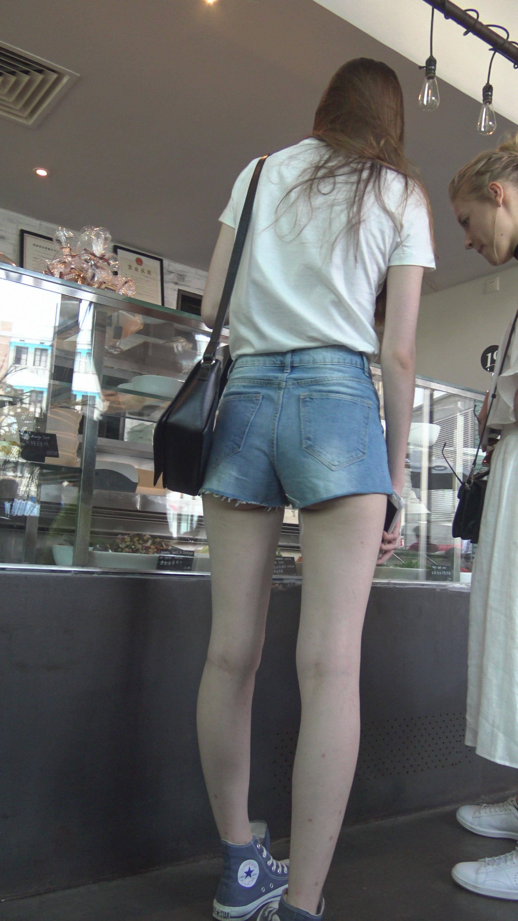 极品超短牛仔热裤美腿洋妞