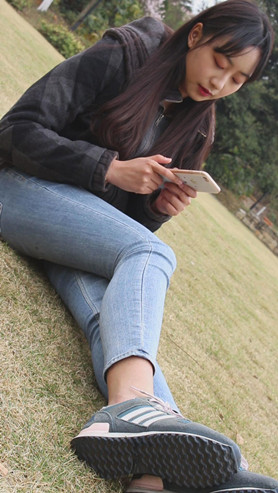 牛仔紧身小姐姐[2.89G/MP4]