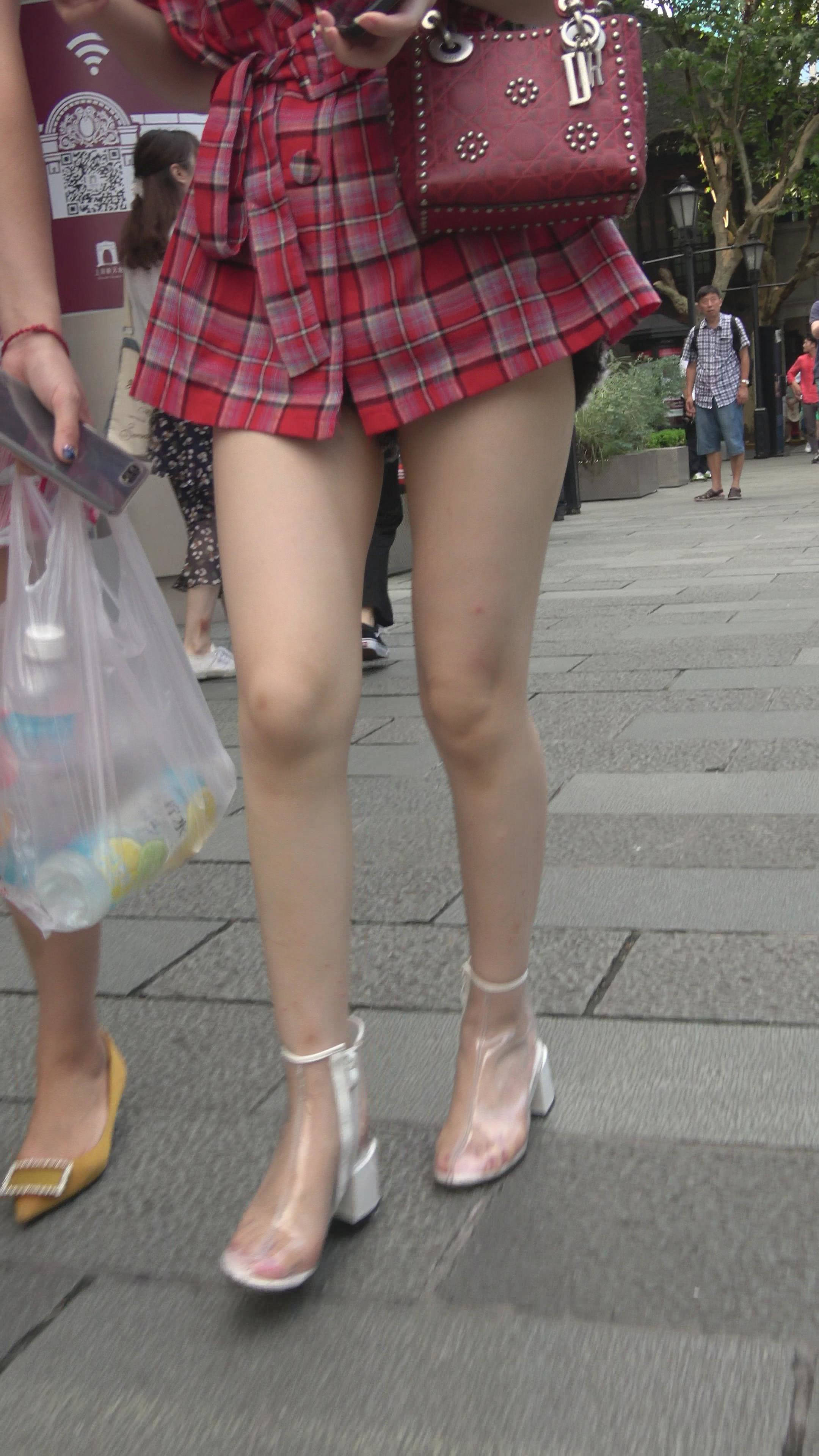 4K 格子衬衫街拍美腿美女姐妹