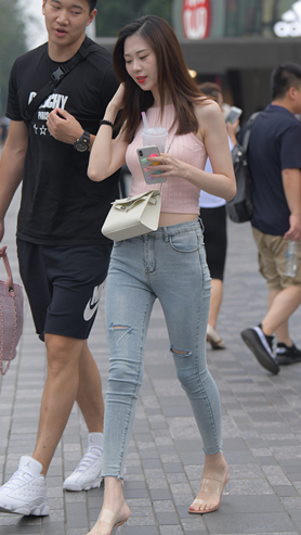 漂亮的牛仔裤美女(27P)[650M/JPG]