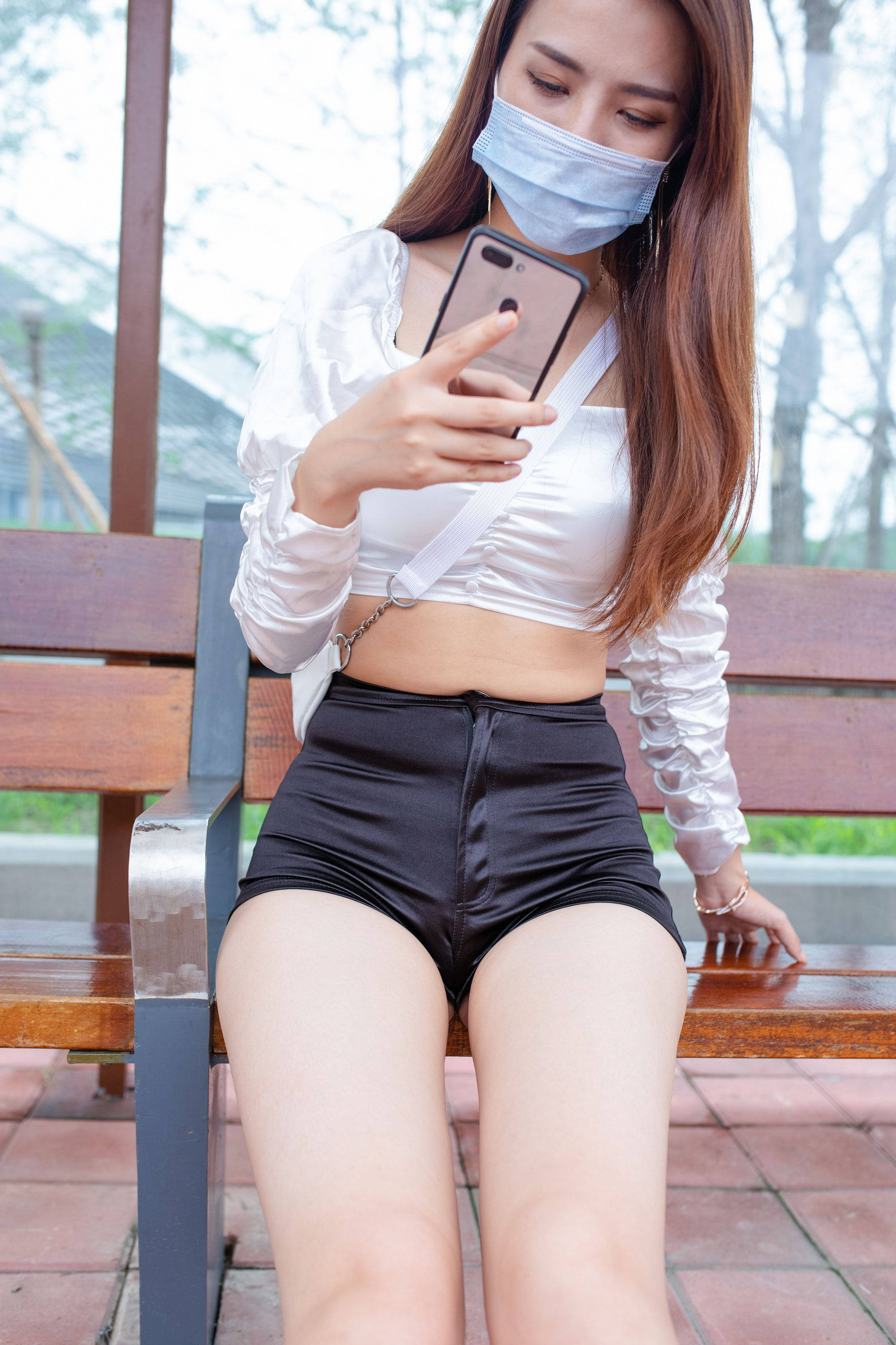 【视频+套图】丰硕热裤美眉