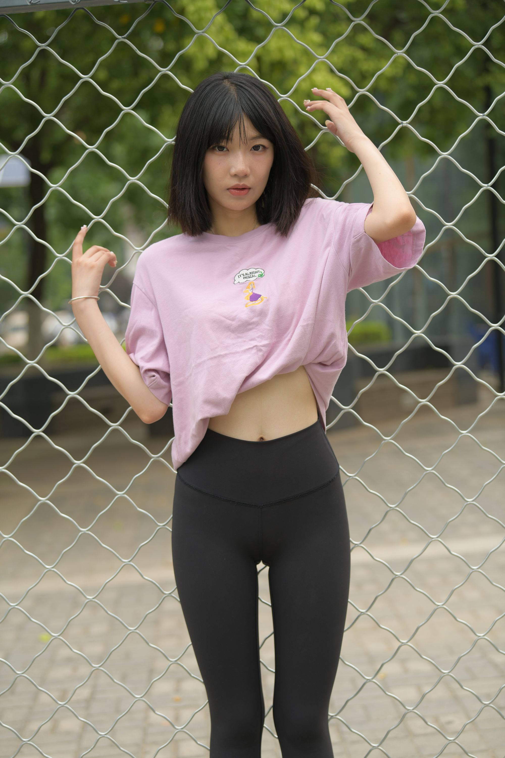 【视频+套图】校园青春靓丽紧身裤美女