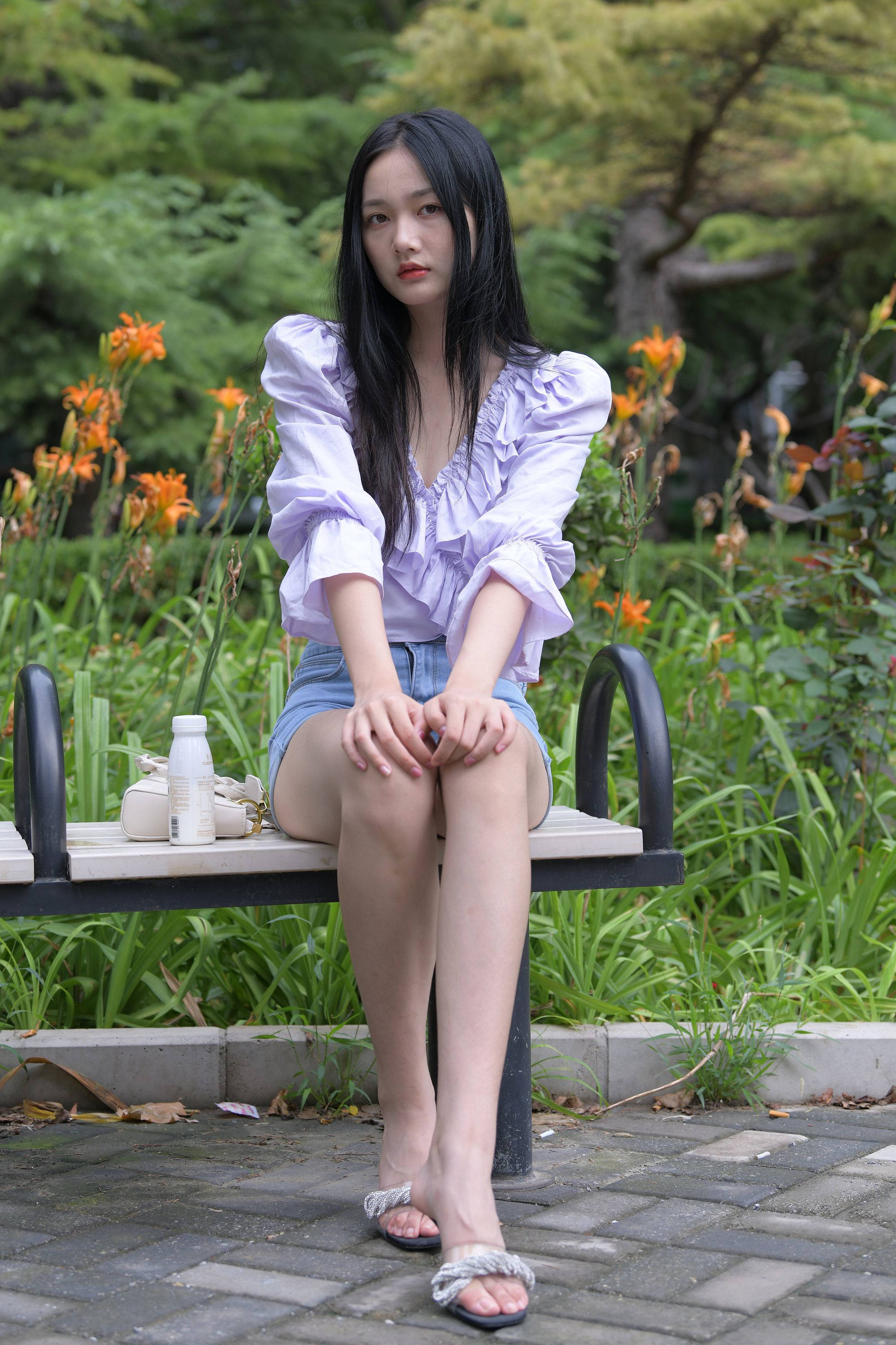 【视频+套图】蓝色牛仔热裤长腿美女