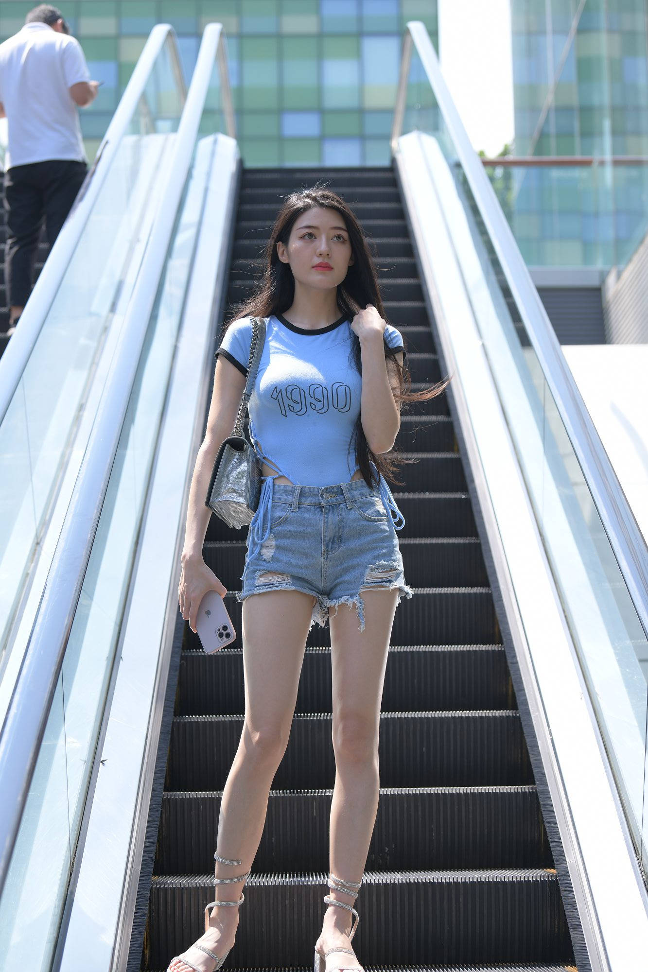 蓝色牛仔热裤美女【视频+套图】