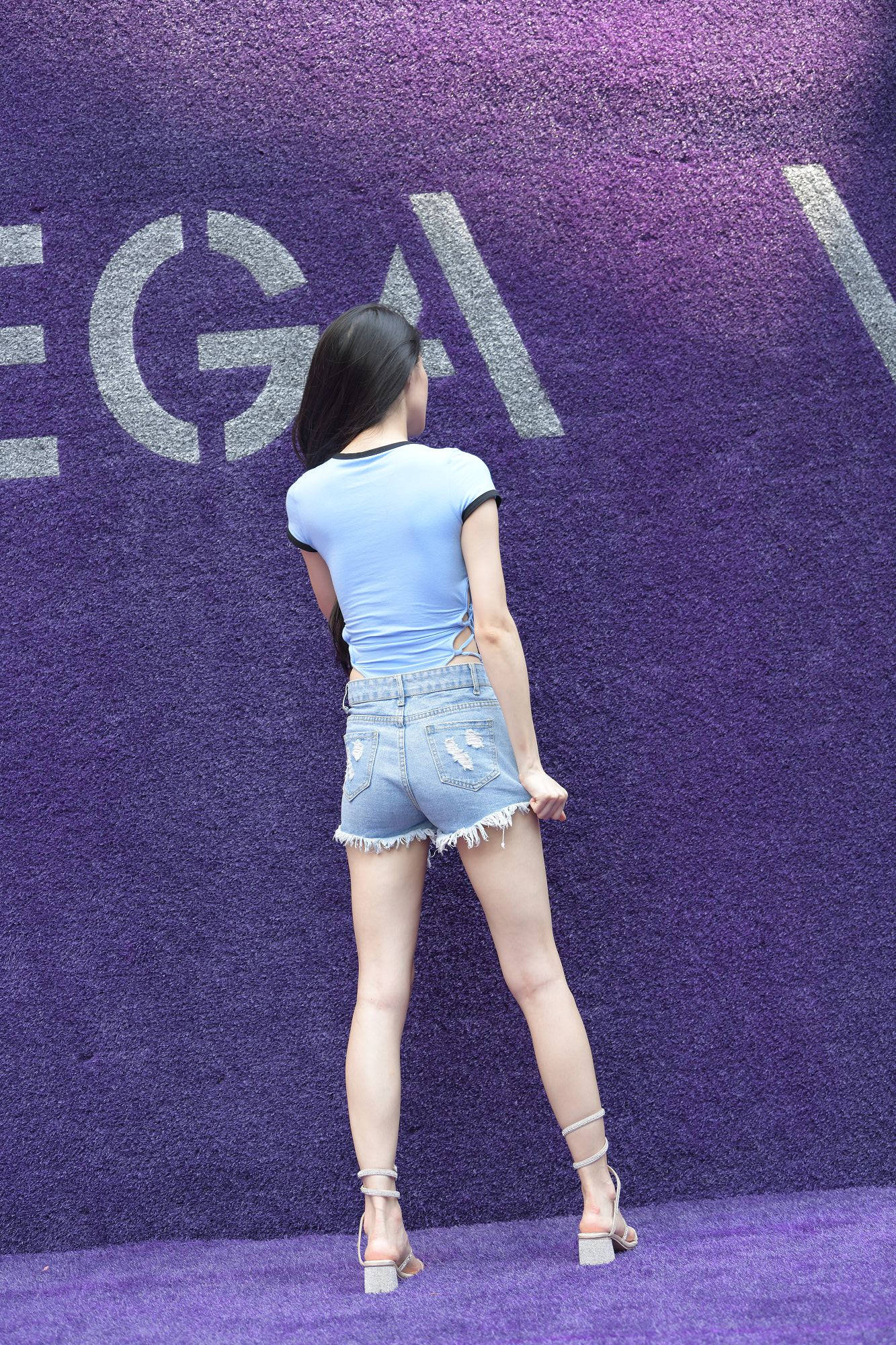 蓝色牛仔热裤美女【视频+套图】