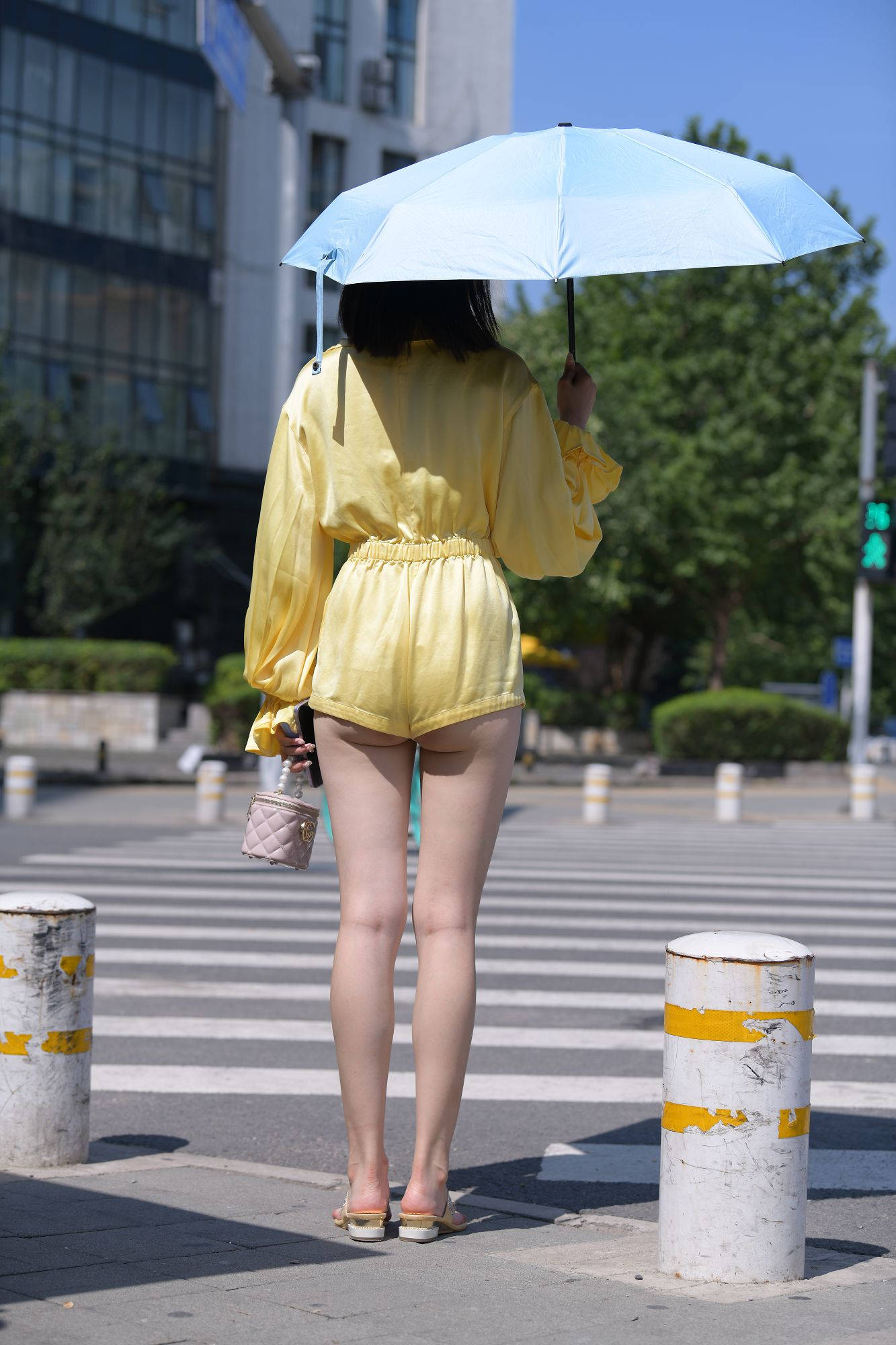 打着太阳伞的女孩【视频+套图】