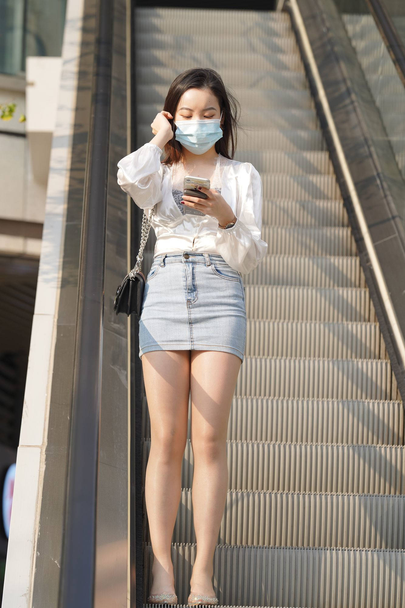 牛仔短裙肉丝美眉【视频+套图】