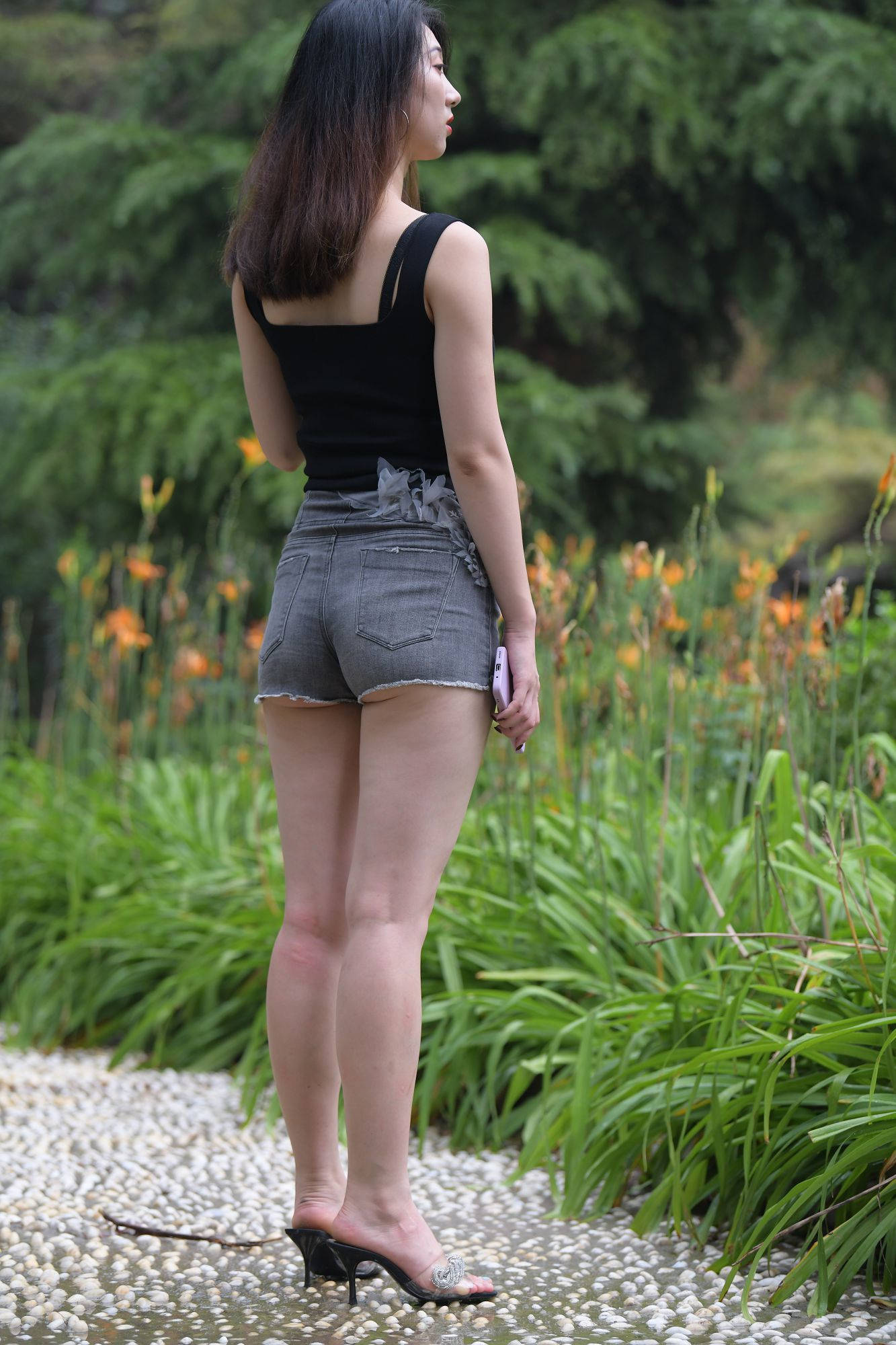 黑色裤翘紧身牛仔热臀美女【视频+套图】