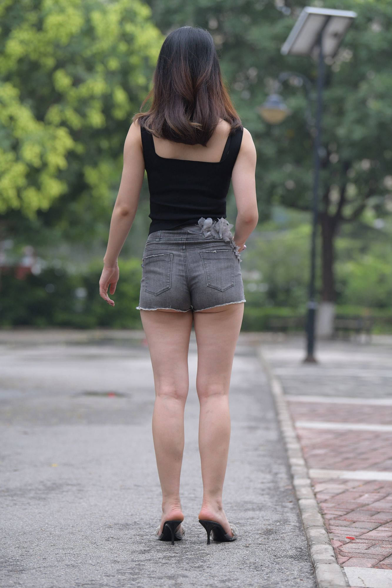 黑色裤翘紧身牛仔热臀美女【视频+套图】