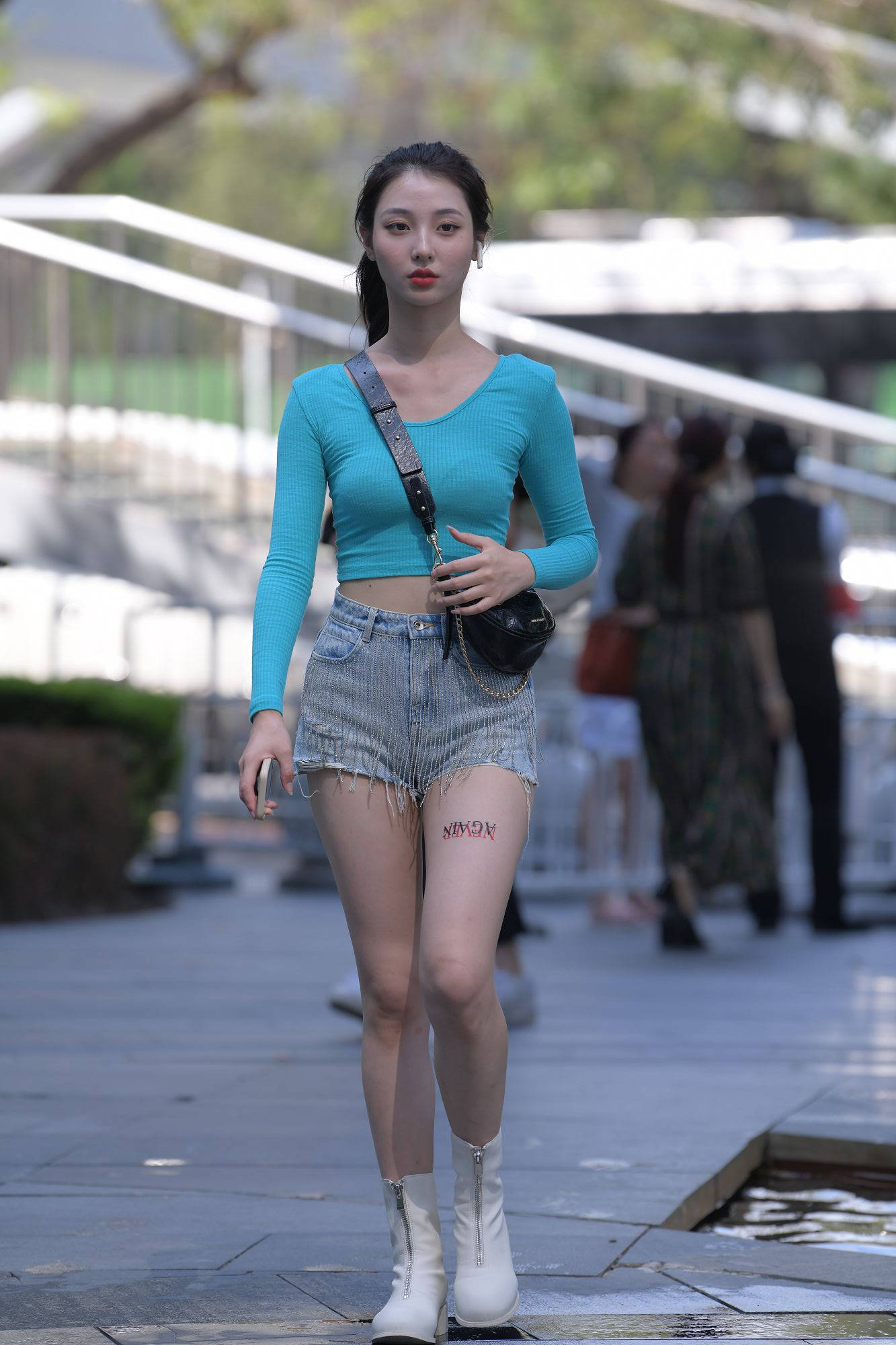 牛仔热裤美女【视频+套图】