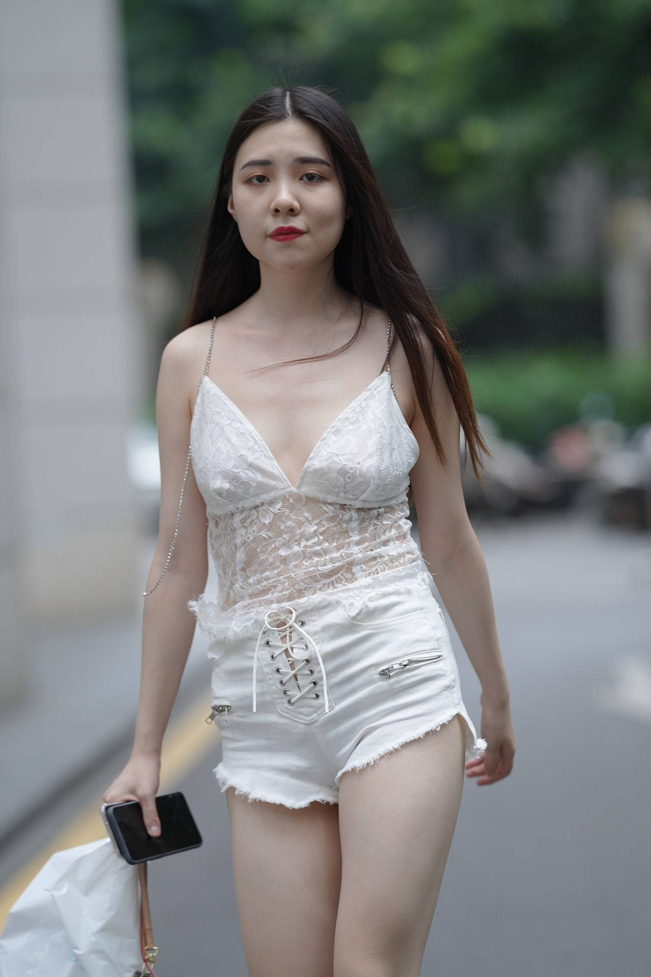 【视频+套图】比白色短裤还白的夏日女孩（高清无水印精品）