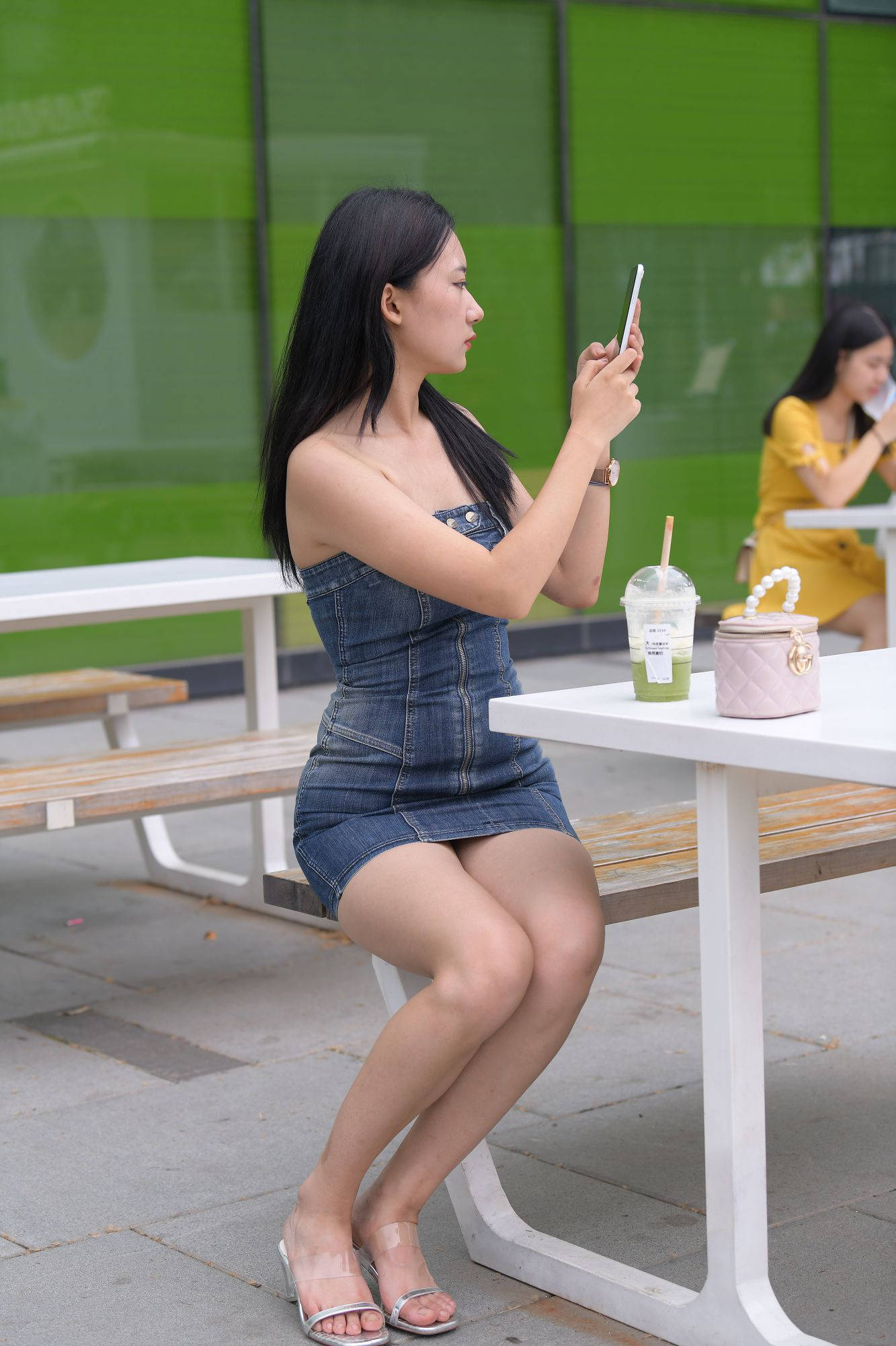 细腰宽屯牛仔裙美女【视频+套图】